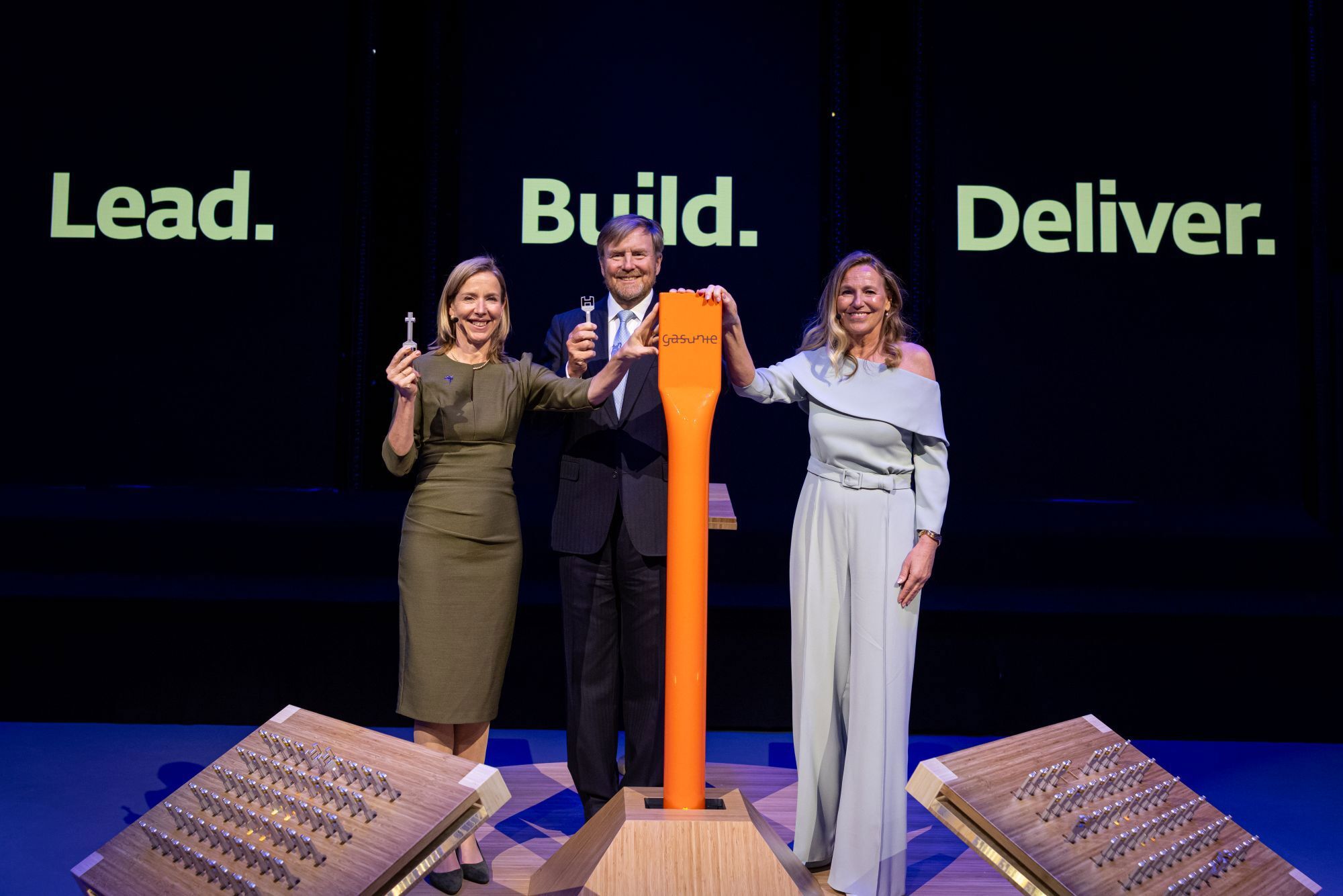 Koning Willem-Alexander en minister Van Veldhoven opening landelijke waterstofnetwrek
